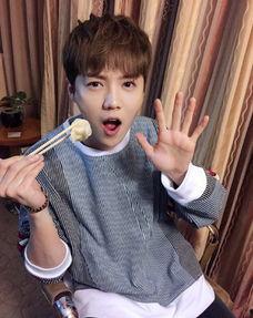 爱豆吃瓜娱乐酱鹿晗,爱豆的瓜田，娱乐酱的盛宴